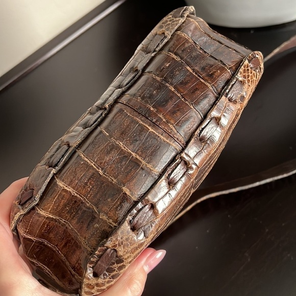 Real croc skin Vintage artisan made shoulder bag, brown. Hand made - Picture 10 of 17